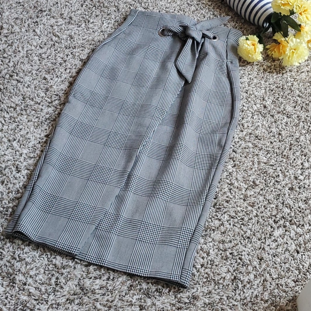 Plaid pencil skirt